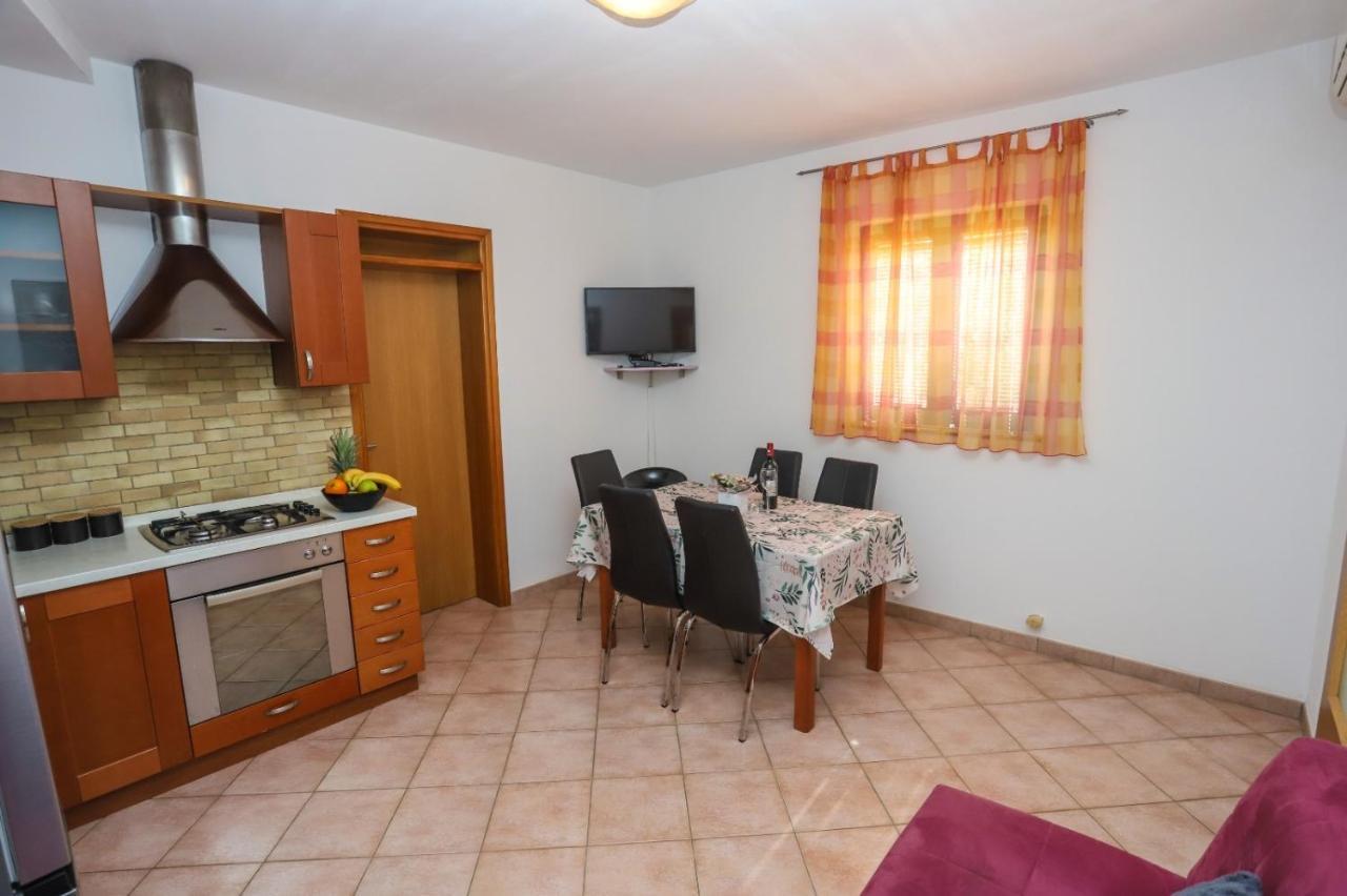 Apartment Nina With Private Pool Nova Vas  Ngoại thất bức ảnh