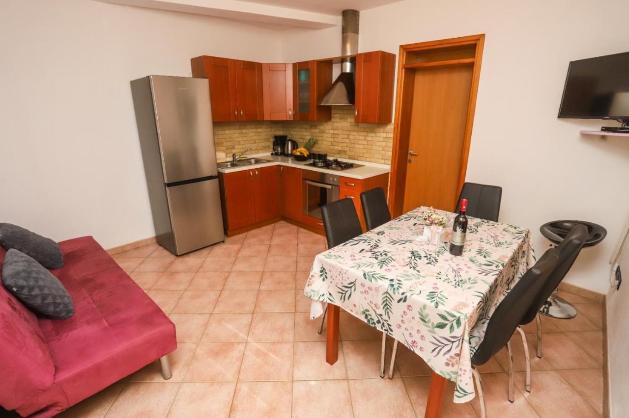 Apartment Nina With Private Pool Nova Vas  Ngoại thất bức ảnh