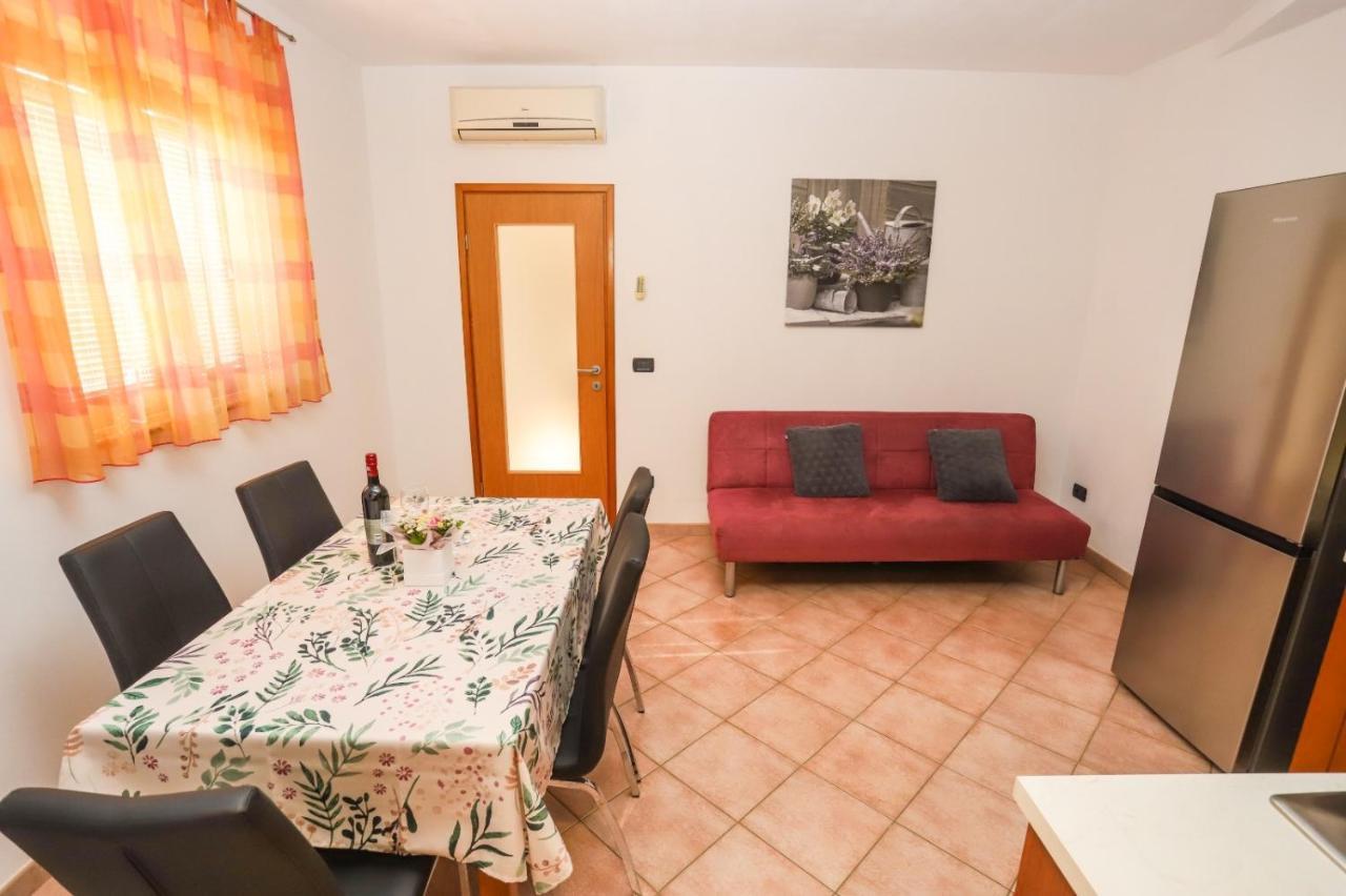 Apartment Nina With Private Pool Nova Vas  Ngoại thất bức ảnh