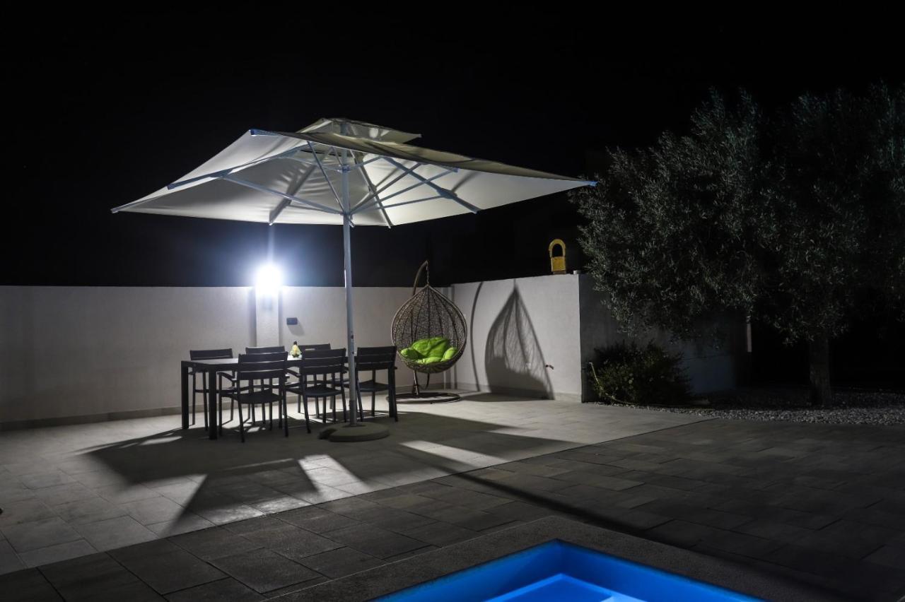 Apartment Nina With Private Pool Nova Vas  Ngoại thất bức ảnh