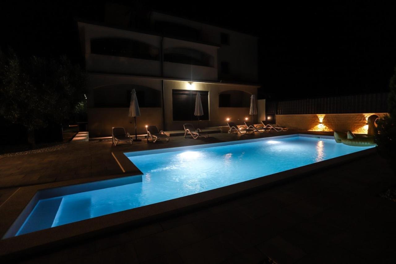 Apartment Nina With Private Pool Nova Vas  Ngoại thất bức ảnh