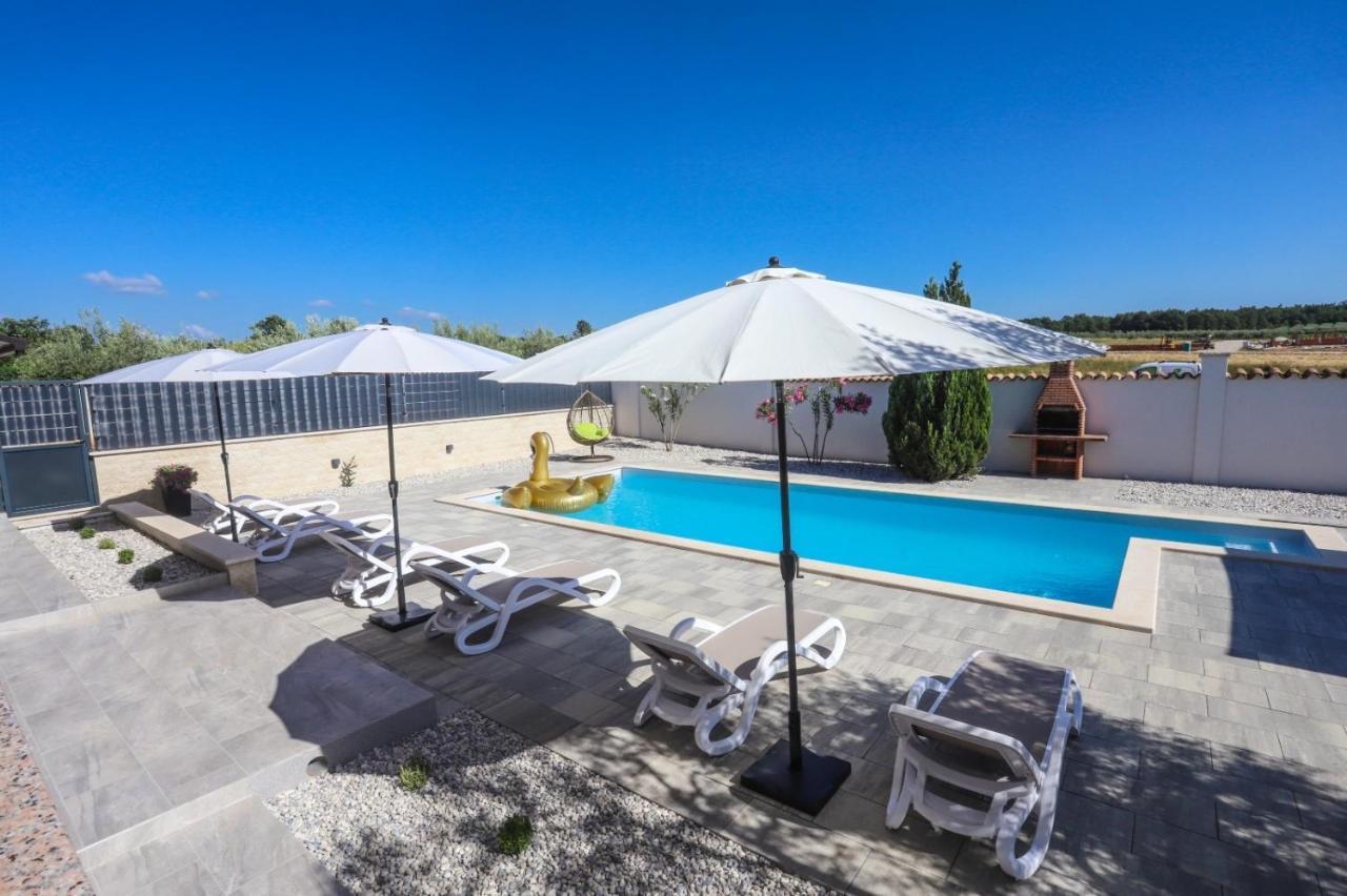 Apartment Nina With Private Pool Nova Vas  Ngoại thất bức ảnh