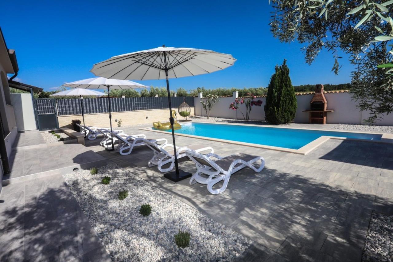 Apartment Nina With Private Pool Nova Vas  Ngoại thất bức ảnh