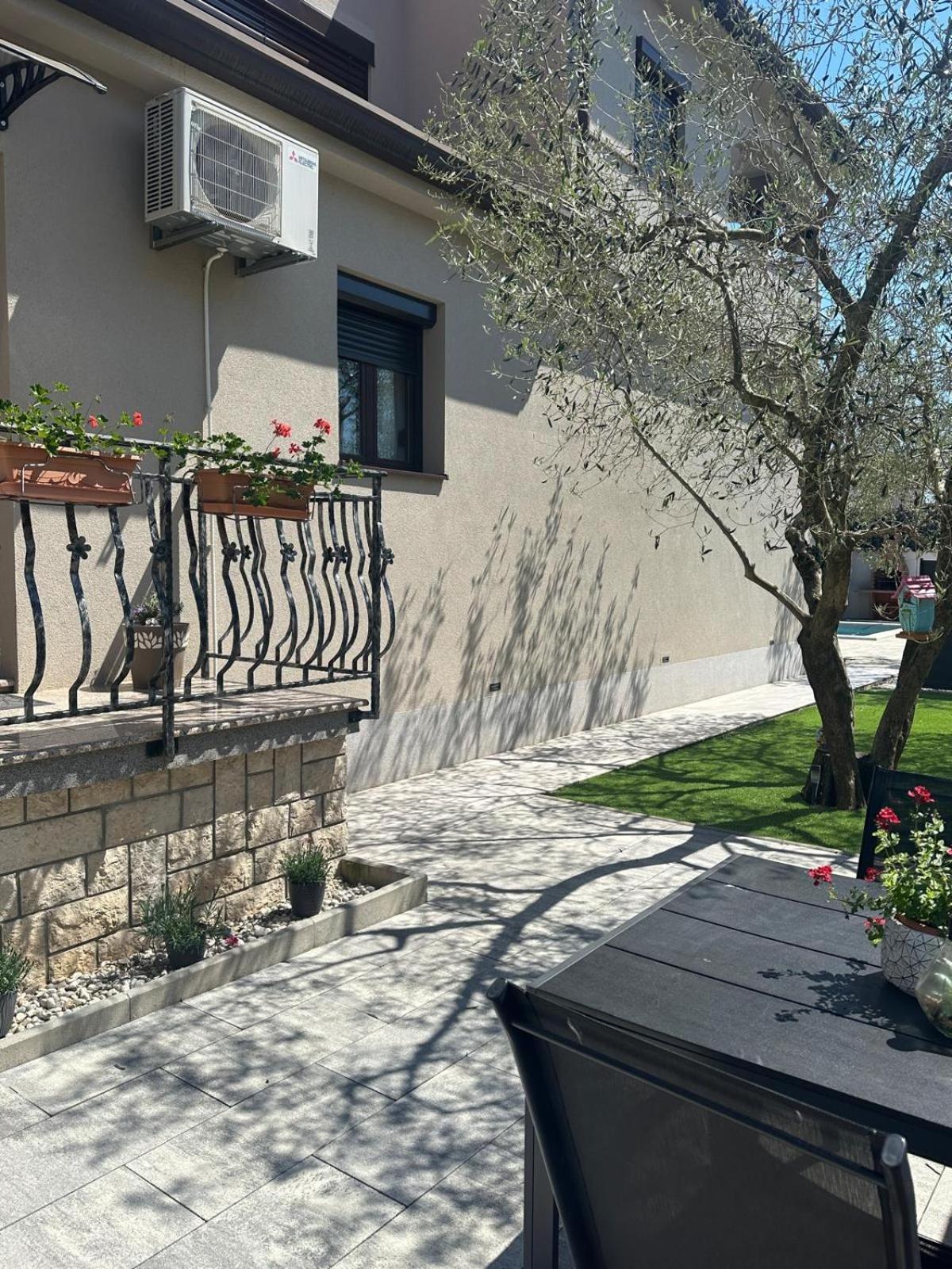 Apartment Nina With Private Pool Nova Vas  Ngoại thất bức ảnh